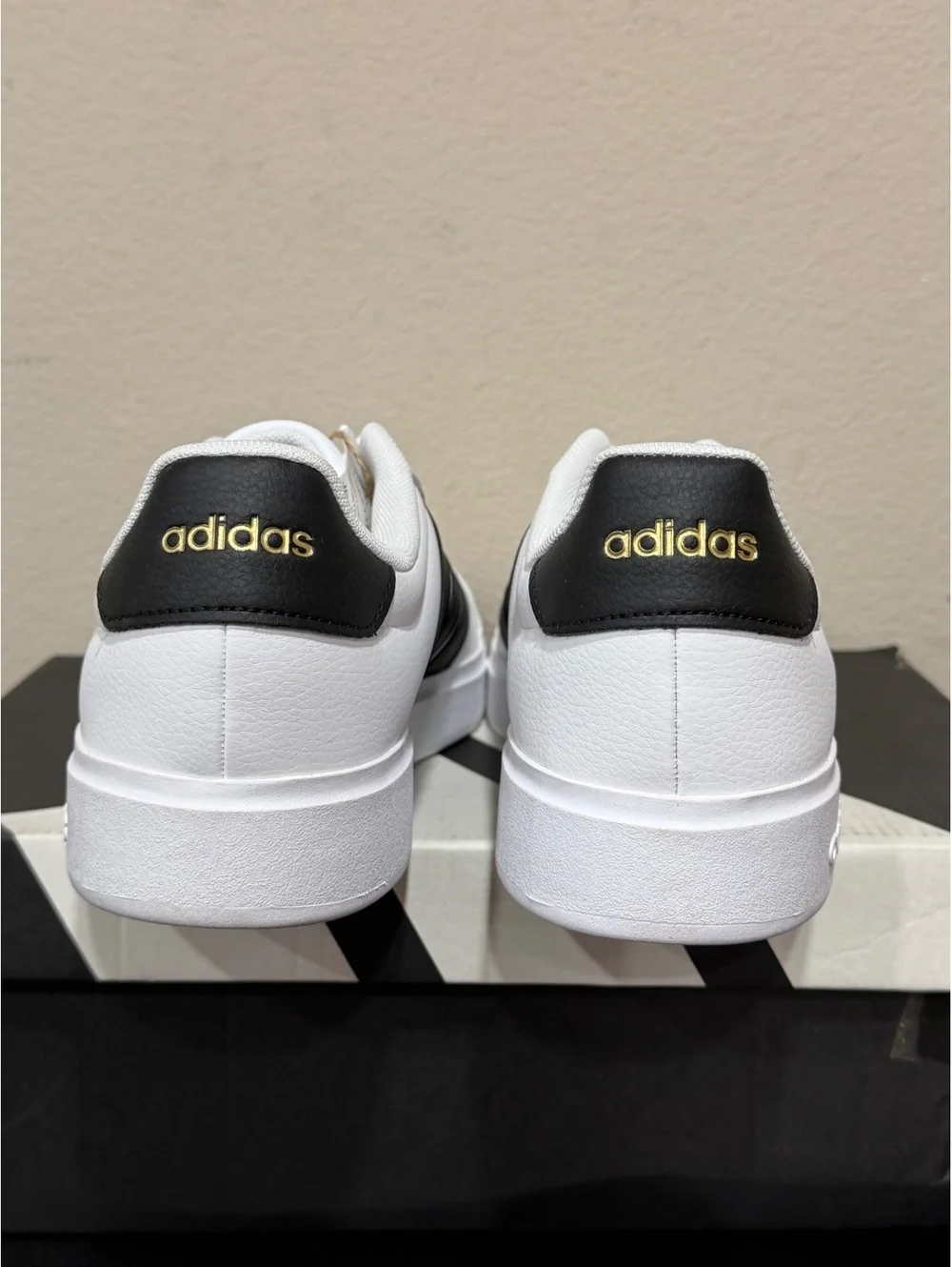 Size 8 - Adidas Women’s StreetTalk “White Black”